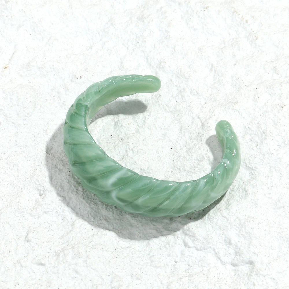 Brett manschettarmband i akryl
