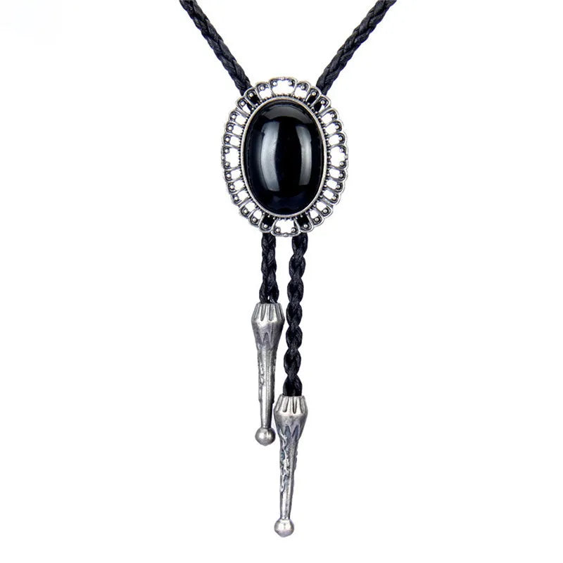 Bolo tie med tjurhuvud i läderrep