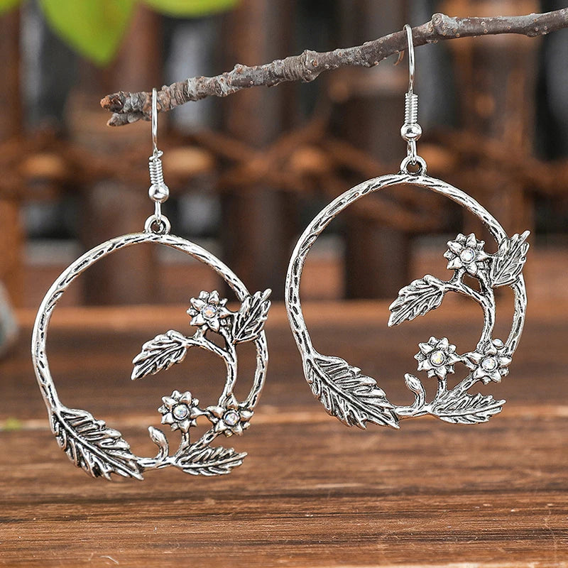 Blommiga örhängen i silver, boho