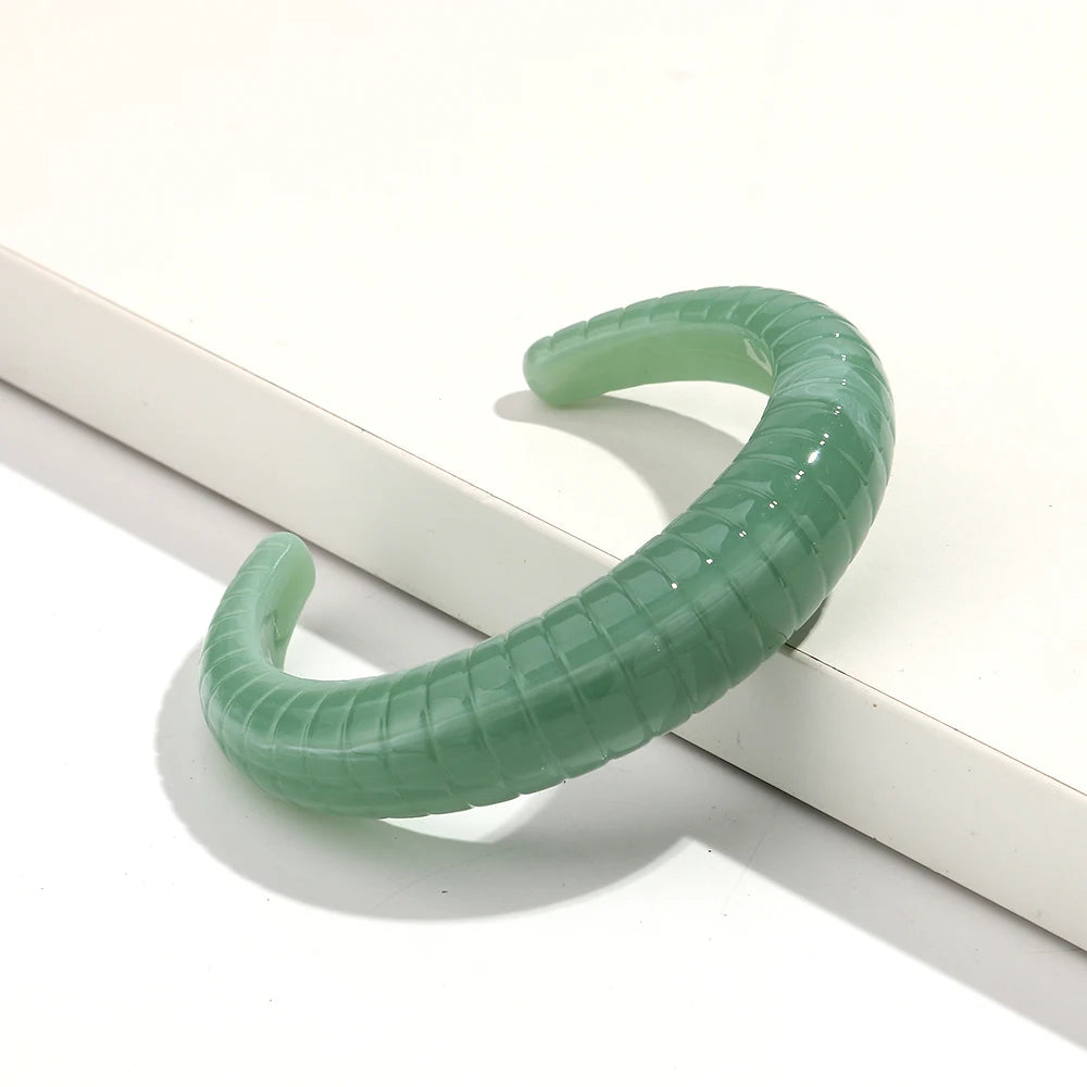 Brett manschettarmband i akryl