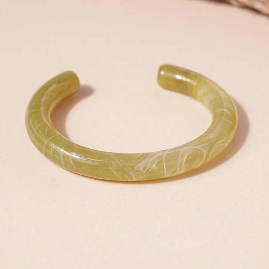Brett manschettarmband i akryl