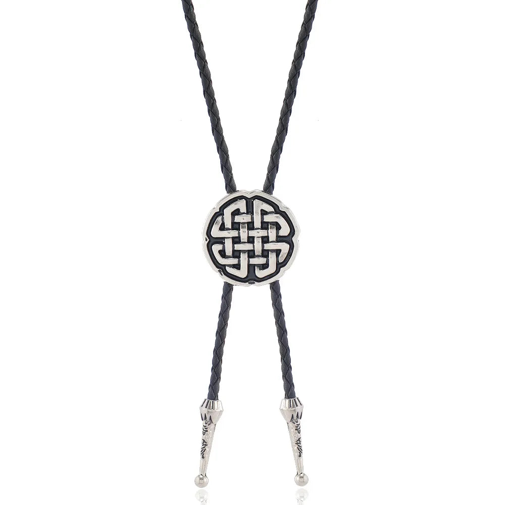 Bolo tie med tjurhuvud i läderrep