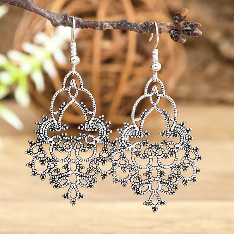 Blommiga örhängen i silver, boho