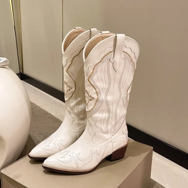 Broderade cowboyboots med fyrkantsklack