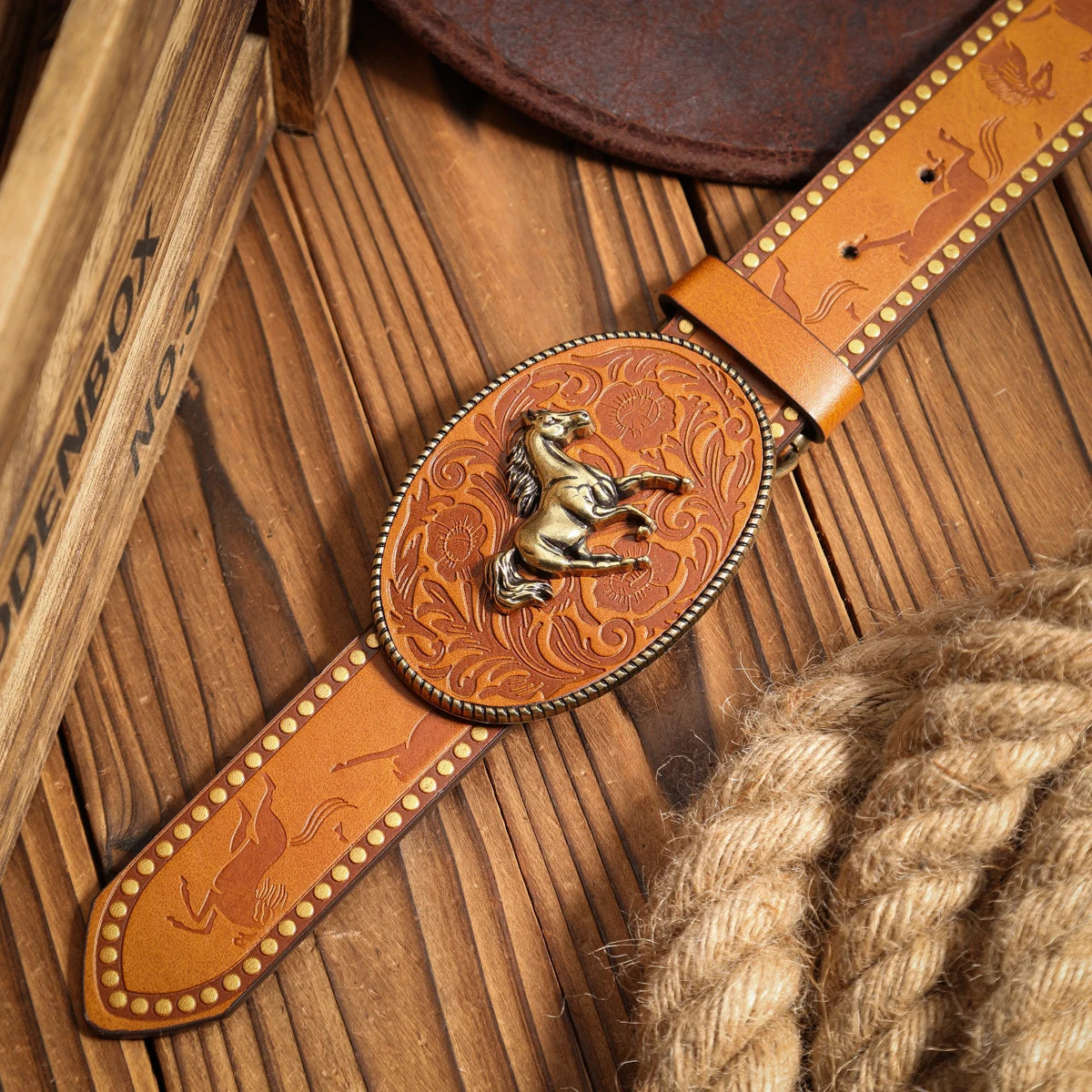 Cowboybälte i PU med metallspänne, retro