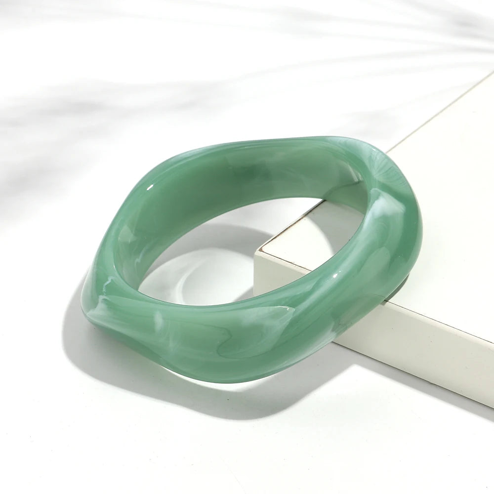 Brett manschettarmband i akryl