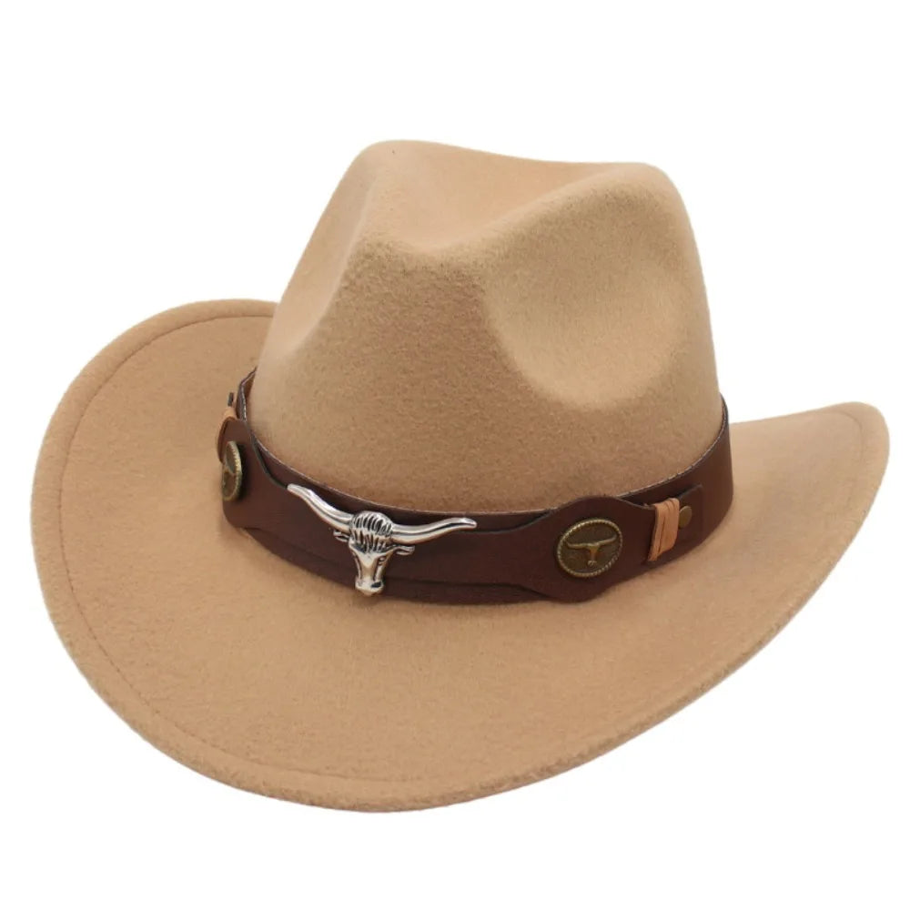 Cowboyhatt i filt med tjurhuvud och hattband